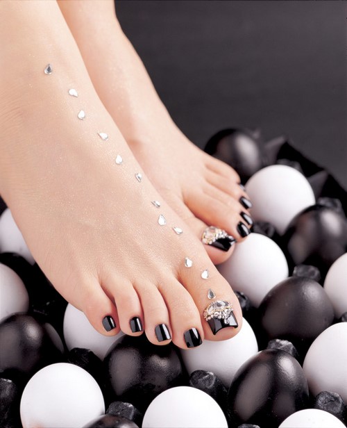 Fasjonabel pedikyr. Vakre ideer om moderne neglekunst