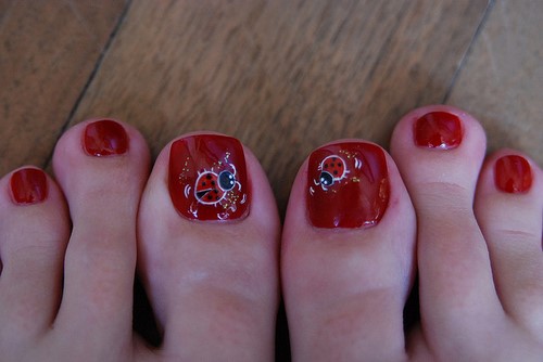 Fasjonabel pedikyr. Vakre ideer om moderne neglekunst