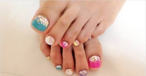 Fasjonabel pedikyr. Vakre ideer om moderne neglekunst