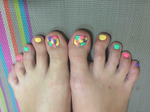 Fasjonabel pedikyr. Vakre ideer om moderne neglekunst