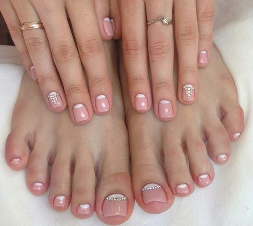 Fasjonabel pedikyr. Vakre ideer om moderne neglekunst