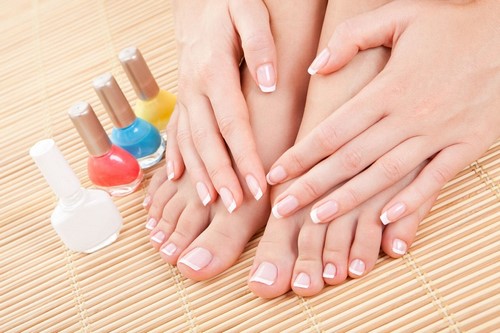 Fasjonabel pedikyr. Vakre ideer om moderne neglekunst