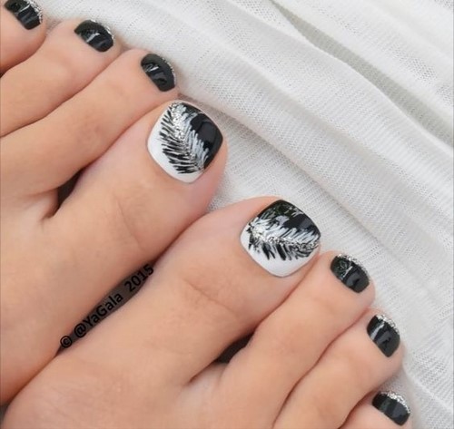 Fasjonabel pedikyr. Vakre ideer om moderne neglekunst