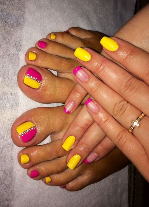 Fasjonabel pedikyr. Vakre ideer om moderne neglekunst