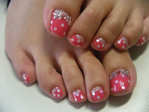 Fasjonabel pedikyr. Vakre ideer om moderne neglekunst