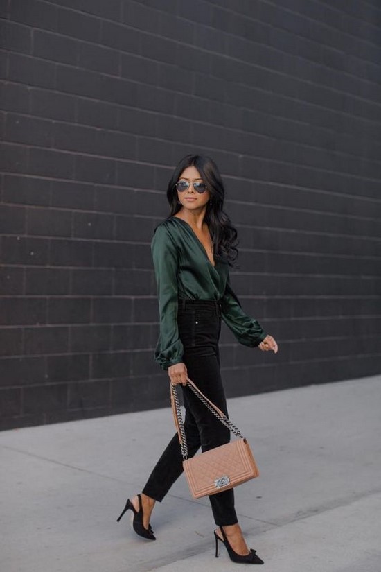 Les chemises à la mode sont toujours un élément pertinent de la garde-robe des femmes