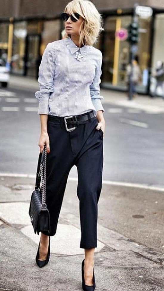 Les chemises à la mode sont toujours un élément pertinent de la garde-robe des femmes