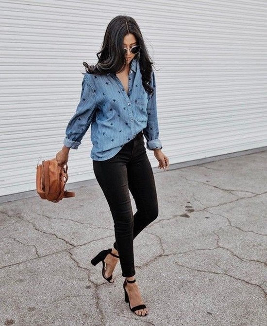 Les chemises à la mode sont toujours un élément pertinent de la garde-robe des femmes