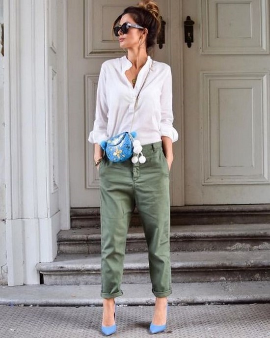 Les chemises à la mode sont toujours un élément pertinent de la garde-robe des femmes