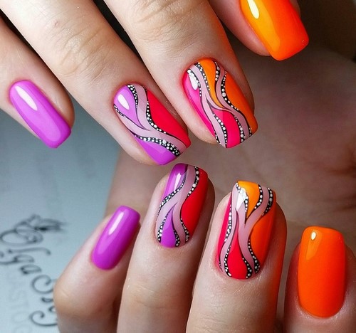 Manucure lumineuse - idées originales de conception d'ongles aux couleurs saturées