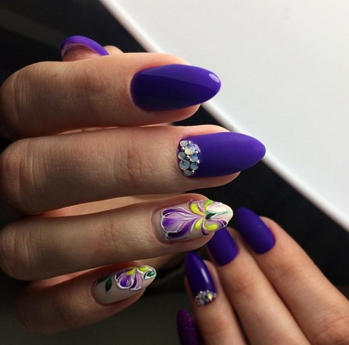 Manucure lumineuse - idées originales de conception d'ongles aux couleurs saturées