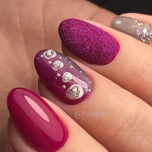 Manucure lumineuse - idées originales de conception d'ongles aux couleurs saturées