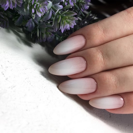 Manucure délicate pour les ongles courts et longs - photos, actualités, idées