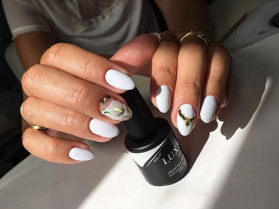 Manucure délicate pour les ongles courts et longs - photos, actualités, idées