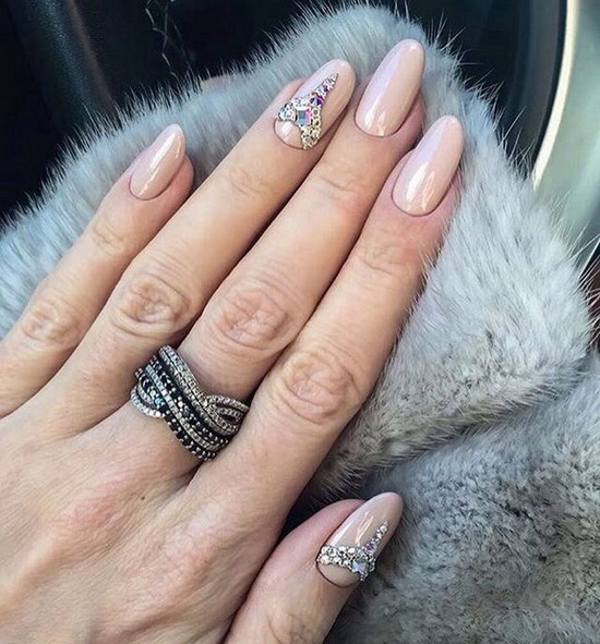 Manucure délicate pour les ongles courts et longs - photos, actualités, idées