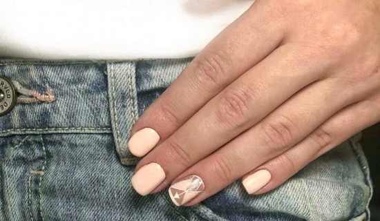 Manucure délicate pour les ongles courts et longs - photos, actualités, idées