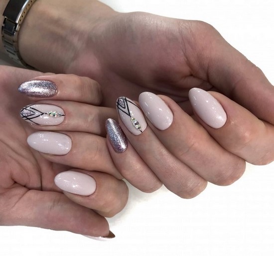 Manucure délicate pour les ongles courts et longs - photos, actualités, idées