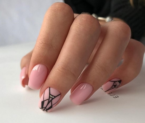 Manucure délicate pour les ongles courts et longs - photos, actualités, idées