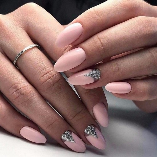 Manucure délicate pour les ongles courts et longs - photos, actualités, idées