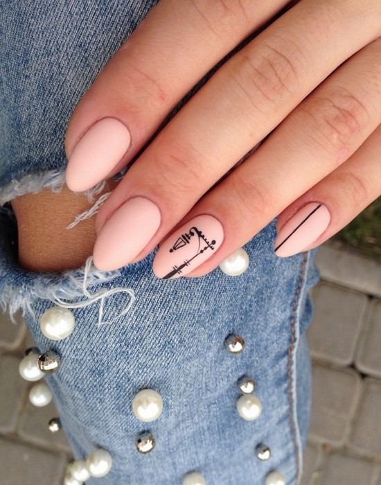 Manucure délicate pour les ongles courts et longs - photos, actualités, idées