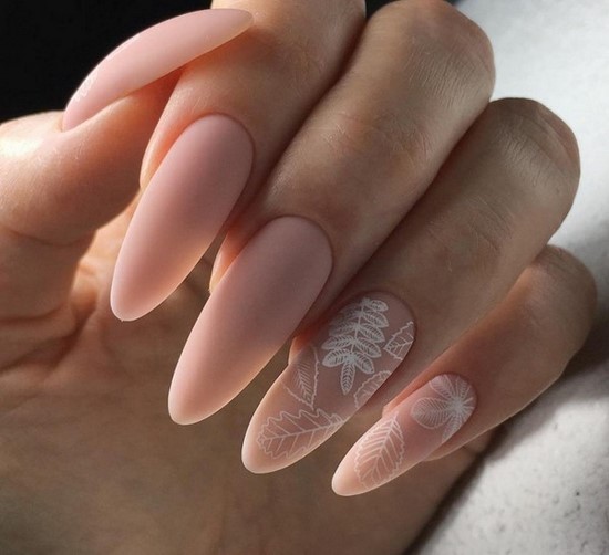 Manucure délicate pour les ongles courts et longs - photos, actualités, idées