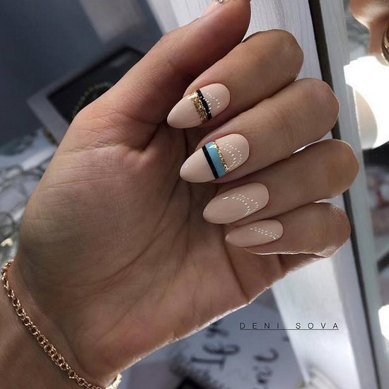 Manucure délicate pour les ongles courts et longs - photos, actualités, idées