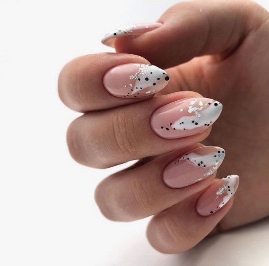 Manucure délicate pour les ongles courts et longs - photos, actualités, idées