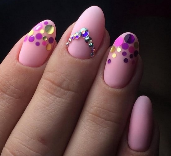 Manucure délicate pour les ongles courts et longs - photos, actualités, idées