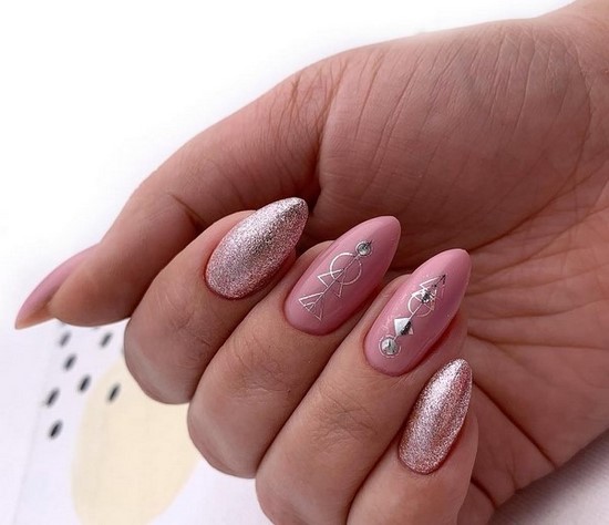 Manucure délicate pour les ongles courts et longs - photos, actualités, idées