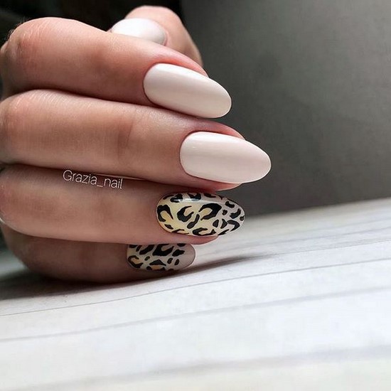 Manucure délicate pour les ongles courts et longs - photos, actualités, idées