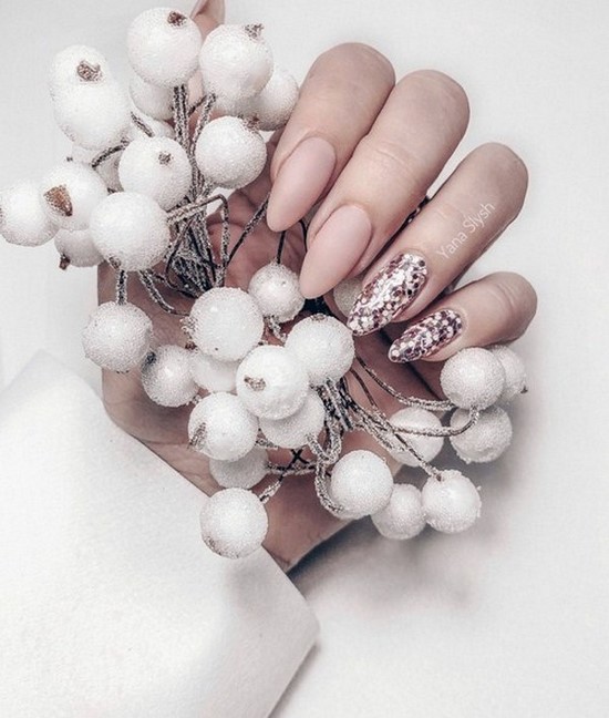 Manucure délicate pour les ongles courts et longs - photos, actualités, idées