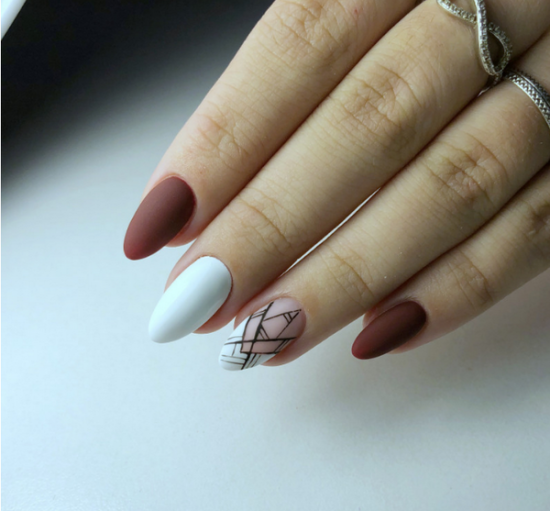 Manucure sombre à la mode - belles photos de l'idée de manucure dans des tons sombres