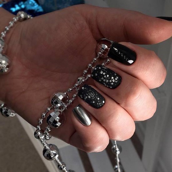 Manucure sombre à la mode - belles photos de l'idée de manucure dans des tons sombres