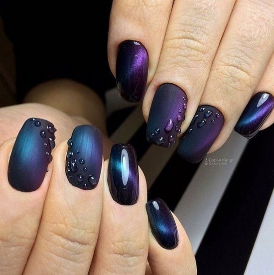 Manucure sombre à la mode - belles photos de l'idée de manucure dans des tons sombres