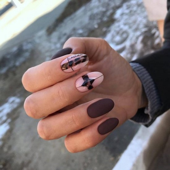 Manucure sombre à la mode - belles photos de l'idée de manucure dans des tons sombres