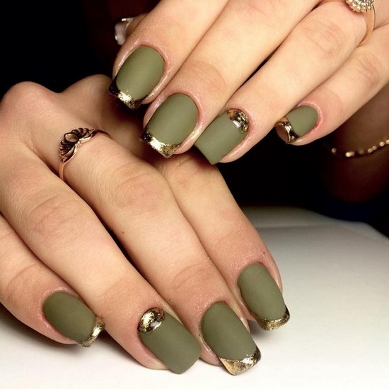 Manucure sombre à la mode - belles photos de l'idée de manucure dans des tons sombres