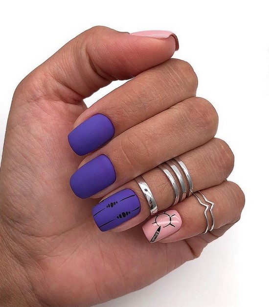 Manucure sombre à la mode - belles photos de l'idée de manucure dans des tons sombres