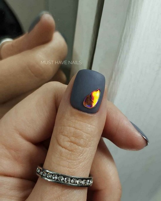 Manucure sombre à la mode - belles photos de l'idée de manucure dans des tons sombres