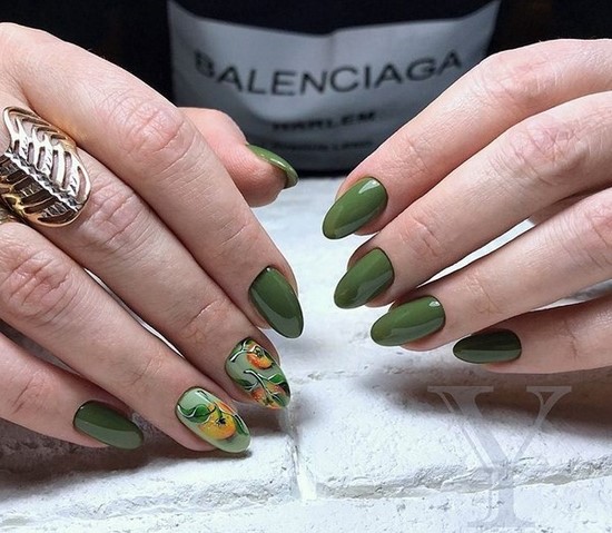 Manucure sombre à la mode - belles photos de l'idée de manucure dans des tons sombres