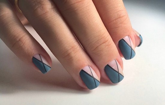 Manucure sombre à la mode - belles photos de l'idée de manucure dans des tons sombres