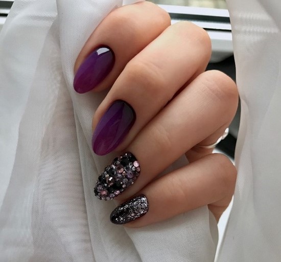 Manucure sombre à la mode - belles photos de l'idée de manucure dans des tons sombres