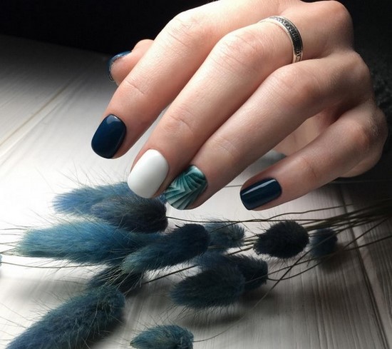Manucure sombre à la mode - belles photos de l'idée de manucure dans des tons sombres