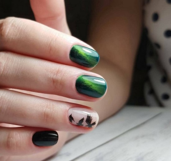 Manucure sombre à la mode - belles photos de l'idée de manucure dans des tons sombres