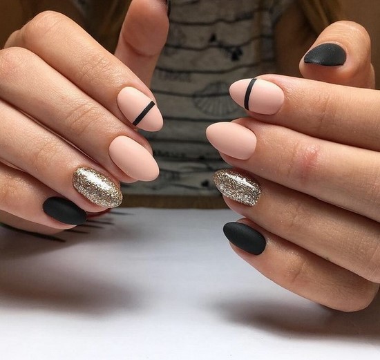 Manucure sombre à la mode - belles photos de l'idée de manucure dans des tons sombres