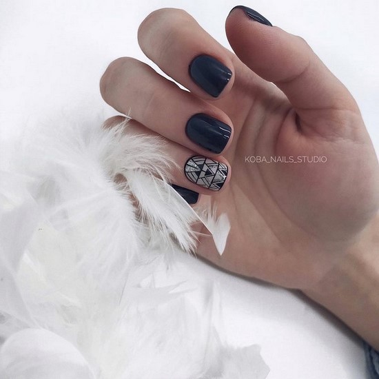 Manucure sombre à la mode - belles photos de l'idée de manucure dans des tons sombres