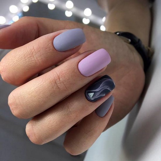 Manucure sombre à la mode - belles photos de l'idée de manucure dans des tons sombres