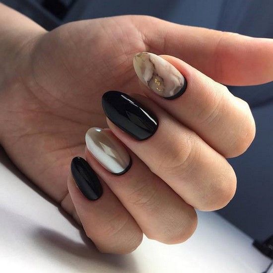 Manucure sombre à la mode - belles photos de l'idée de manucure dans des tons sombres
