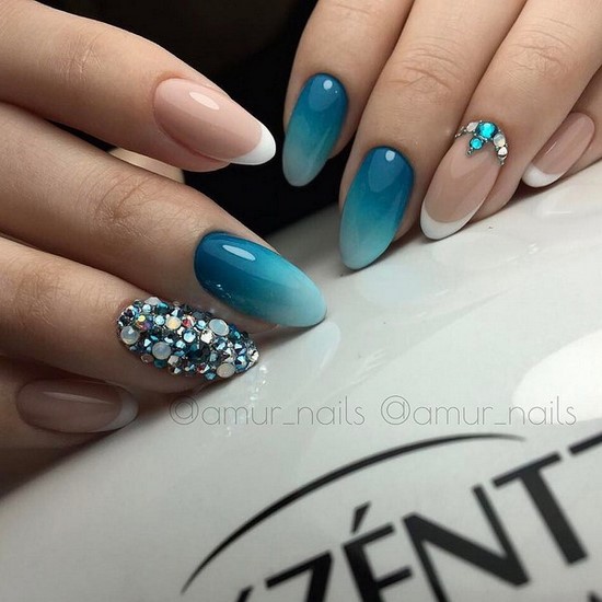 Manucure sombre à la mode - belles photos de l'idée de manucure dans des tons sombres