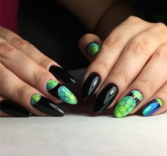 Manucure sombre à la mode - belles photos de l'idée de manucure dans des tons sombres