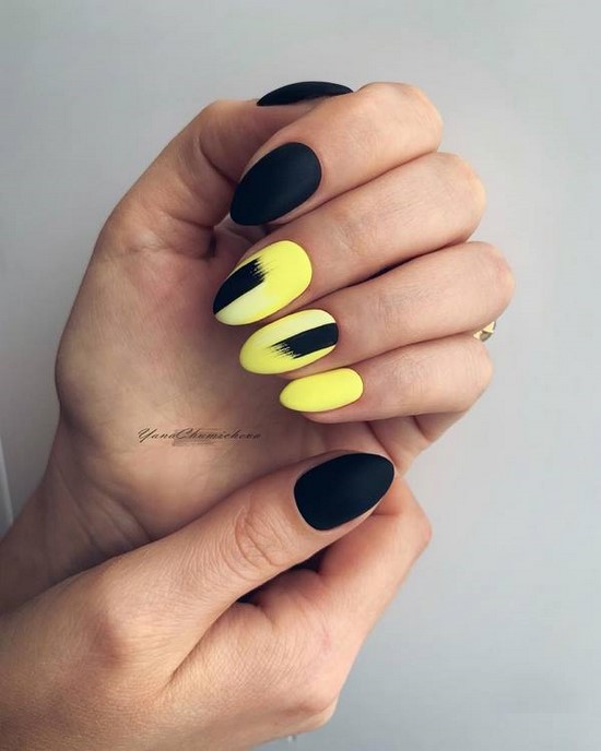 Manucure sombre à la mode - belles photos de l'idée de manucure dans des tons sombres